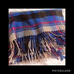 Gap Plaid Scarf in YEAR ROUND COLORS🎁